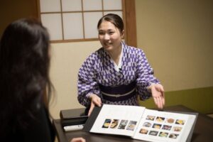 【鶴巻温泉 元湯陣屋】フロント・接客 / 旅館一般職 新卒及び中途正社員